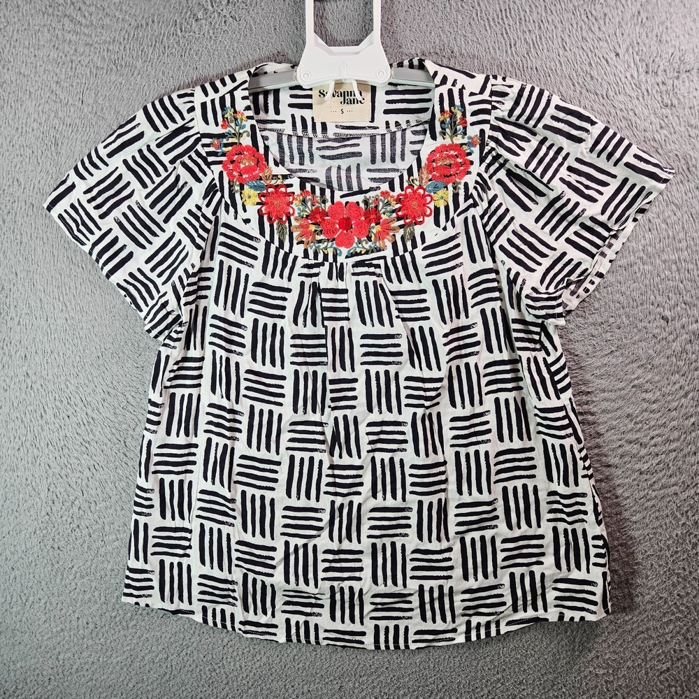 NEW Savanna Jane Embroidered Top Women Small Floral Short Sleeve Black White
